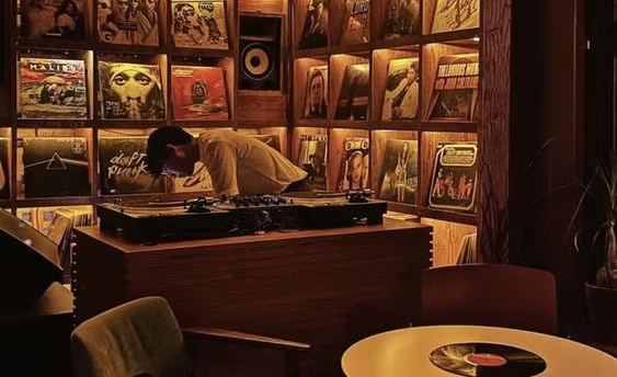 Digital & Retail Marketing